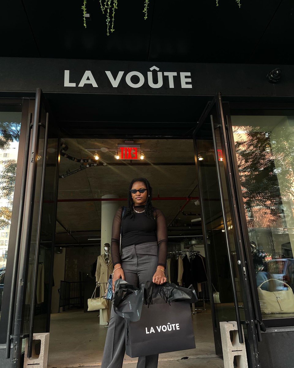 tataroyals's tweet photo. At the #lavoute pop up store in nyc 
.
#nyfw #NYFW2023 #stylecreator #tataroyals #NewYorkFashionWeek #fashionblogger #fashiongram #aesthetic #minimalaesthetic #styleinspo #style #Stylish #fashioncreator https://t.co/6p7U5FDYug