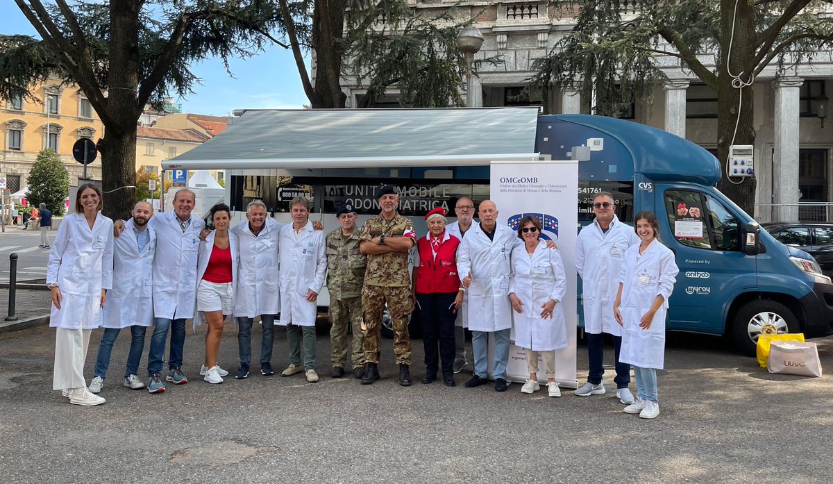 corpomilitare's tweet photo. Personale specializzato del @corpomilitare in collaborazione con @CIS0M ha realizzato a Monza il 3º appuntamento del progetto "Prevenzione del tumore del cavo orale", finalizzato ad uno screening per intercettare le lesioni precancerose asintomatiche del cavo orale. https://t.co/lVdXMyg3RK