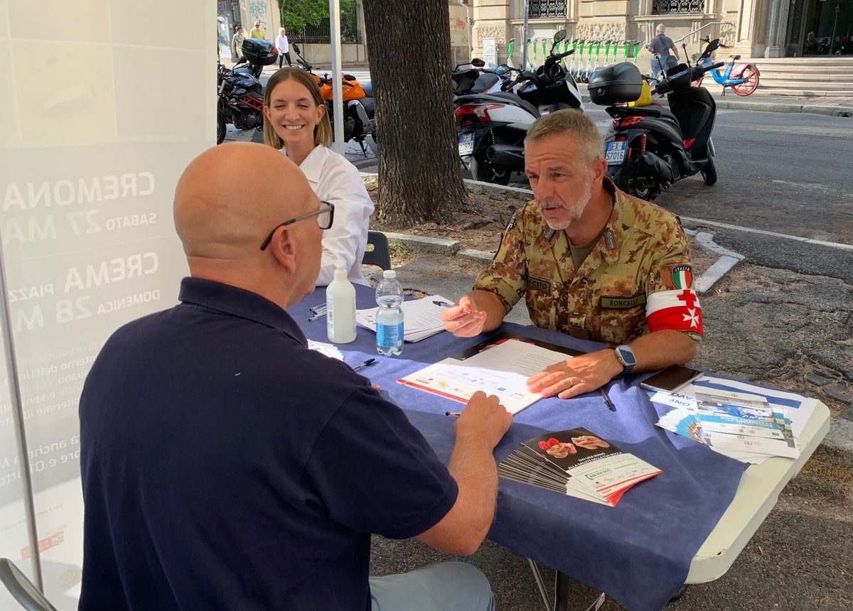 corpomilitare's tweet photo. Personale specializzato del @corpomilitare in collaborazione con @CIS0M ha realizzato a Monza il 3º appuntamento del progetto "Prevenzione del tumore del cavo orale", finalizzato ad uno screening per intercettare le lesioni precancerose asintomatiche del cavo orale. https://t.co/lVdXMyg3RK