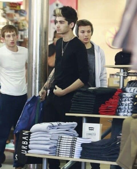 wineasspuffpass's tweet image. thoughts and prayers for our favorite ginger, no one should have to suffer being around #1Dead so often