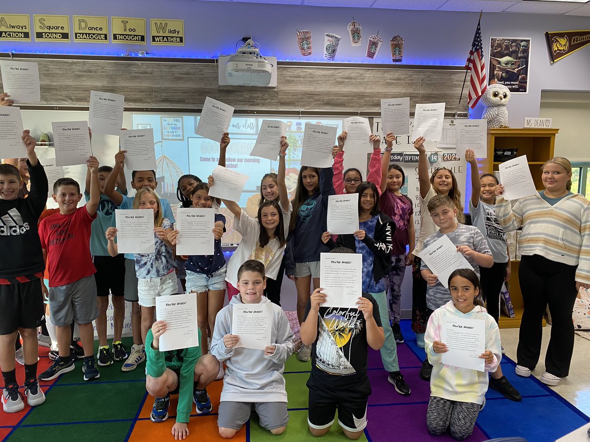 MsDean19's tweet image. 5L got their class jobs today! They are officially employed 🌟 #classroomcommunity @MrsGolderer @Stafford_INT