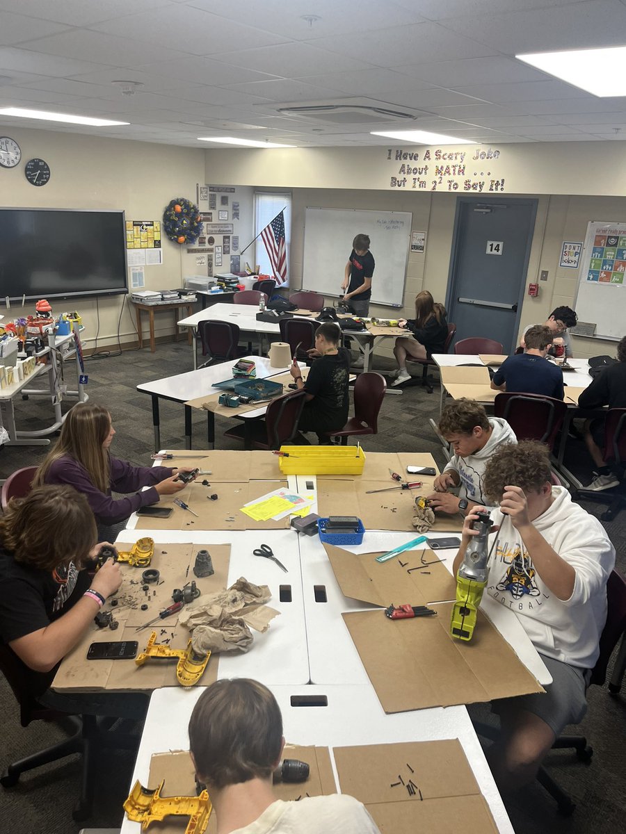 bschueth1's tweet image. Technical Instructions Day!!! Get out the tools!!! #techmath @srchuskies