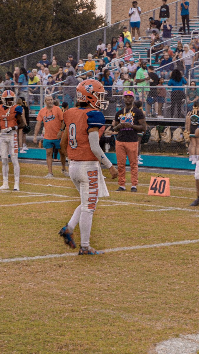 d1_e_9's tweet photo. Gameday tonight at 7 #Beatridge 💯 https://t.co/o2pQjnScGd
