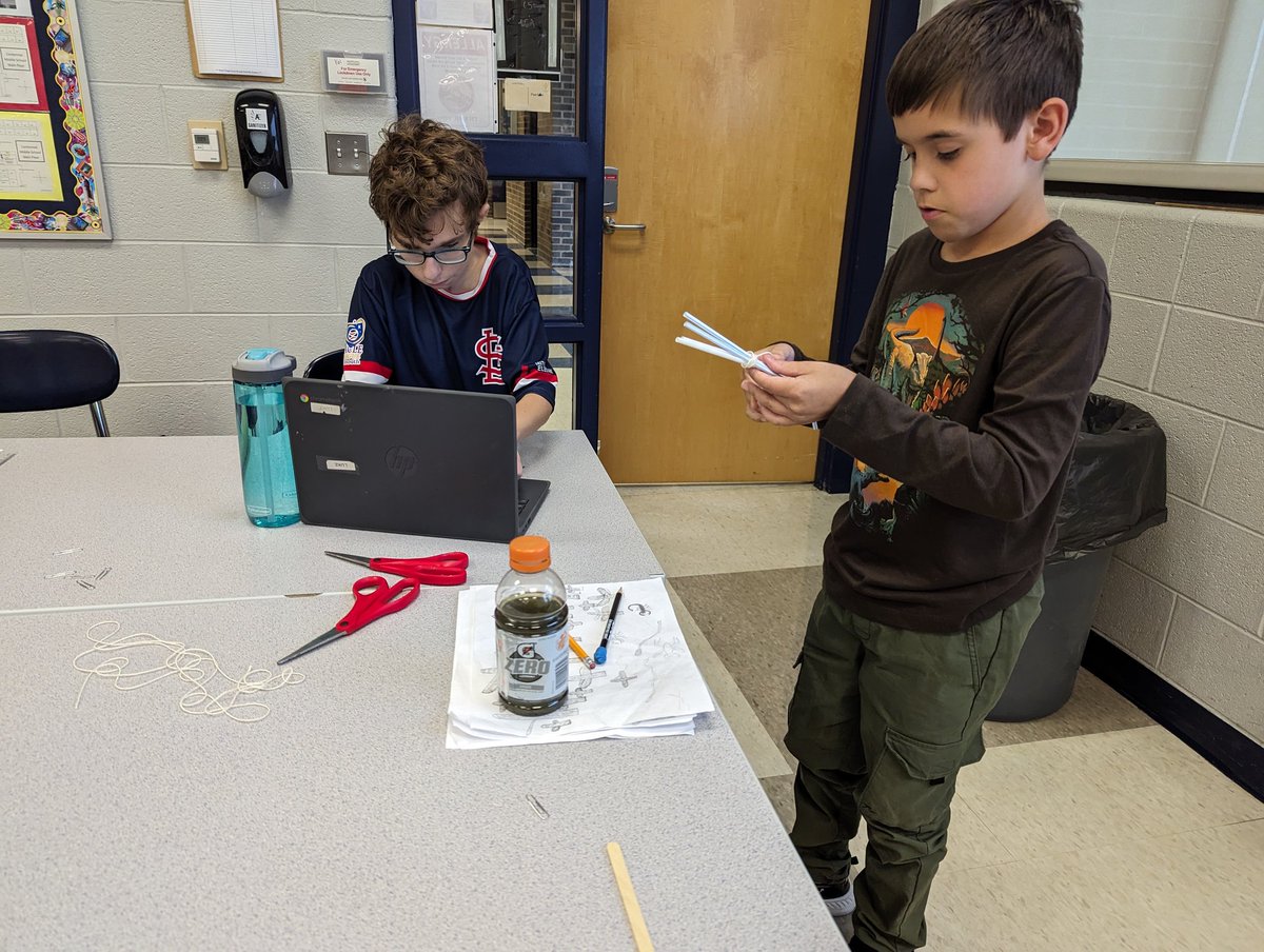 FranseeTech's tweet photo. Mystery Architecture (round 2) in 6th Tech Ed! TEAMwork! Problem Solving! Limited resources! #CMSTechEd https://t.co/13d2d1mzGg