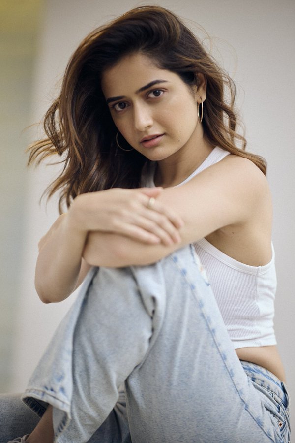 F6AEKHMaIAENnj4?format=jpg&name=900x900