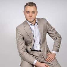 LKraskowski's tweet photo. Edgar #Kobos, przyboczny #Wawrzyka. Załatwi wizę nawet na Księżyc.
#aferawizowaPiS https://t.co/KRQWvKbeDi