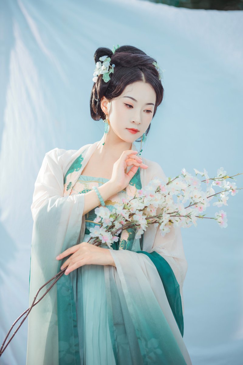 hanfuKFC's tweet photo. 日常的
#hanfu #汉服 #style #hánphục #漢服 #china #chinese #chinesestyle #beauty #photography #traditional #dress #chinesedress #chinesegirl #fashion #beauty #chinesegarden #chineseculture #chineseart #songdynasty #girl #aapiheritagemonth #art #chinesehistory #剑三 #成都 #chengdu https://t.co/zmuMiIGnx0