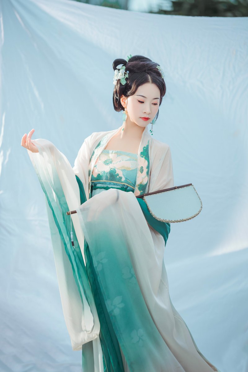 hanfuKFC's tweet photo. 日常的
#hanfu #汉服 #style #hánphục #漢服 #china #chinese #chinesestyle #beauty #photography #traditional #dress #chinesedress #chinesegirl #fashion #beauty #chinesegarden #chineseculture #chineseart #songdynasty #girl #aapiheritagemonth #art #chinesehistory #剑三 #成都 #chengdu https://t.co/zmuMiIGnx0