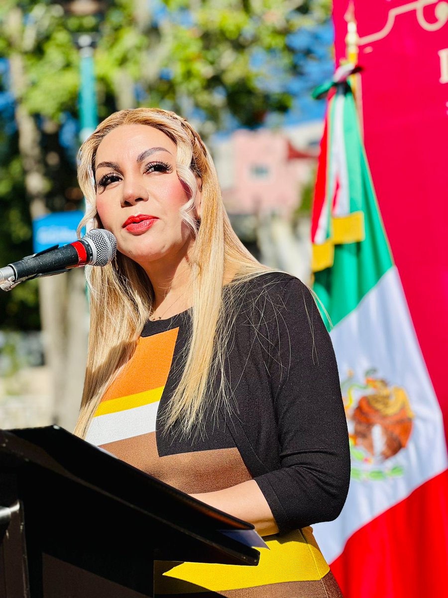 Tanis_Vas's tweet photo. El día de hoy, el @TEVeracruz estuvo presente en la Guardia de Honor en conmemoración del inicio de la guerra de independencia nacional, hace 213 años.

🇲🇽 Rendimos homenaje a quienes con su lucha conquistaron los ideales de libertad y justicia social. https://t.co/VjPbeIptQX