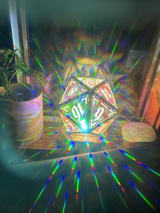 My new D20 lamp is SUPER COOL https://t.co/OSEBlzY53g