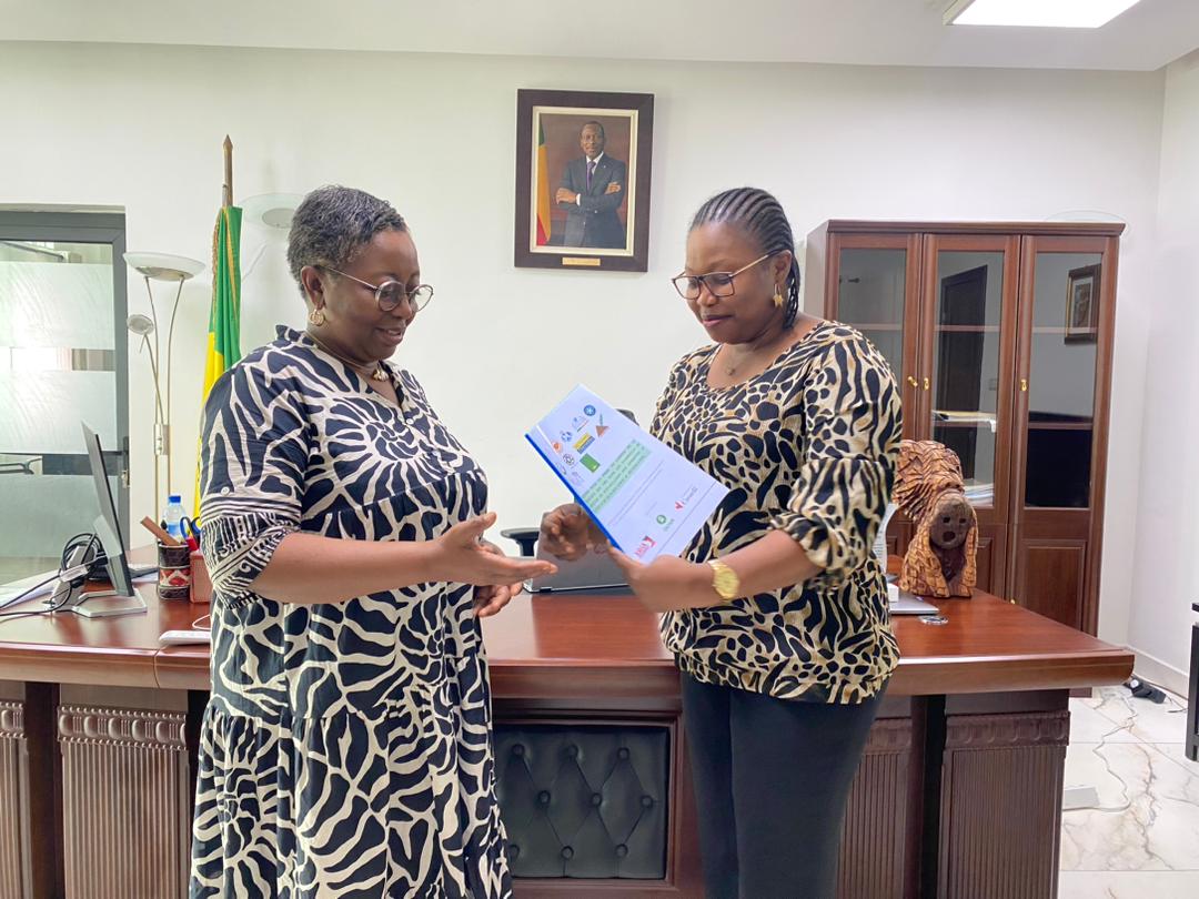 Malheureusement, les artisans semblent être oubliés dans cette lutte.
Nous avons plaidé auprès de l'Institut National de la Femme pour l'implication des modules de formation de lutte contre les VBG dans le curricula de formation des artisans.