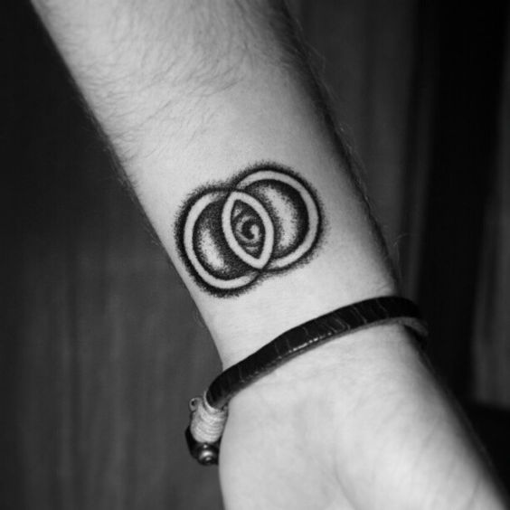 oliveijn's tweet photo. @authorjesspayne I would get the vesica pisces symbol on the inside of my wrist as my MC needs to have when she is recruited for the secret order Guardians of the Gates😍 https://t.co/NhFz4v3dYL