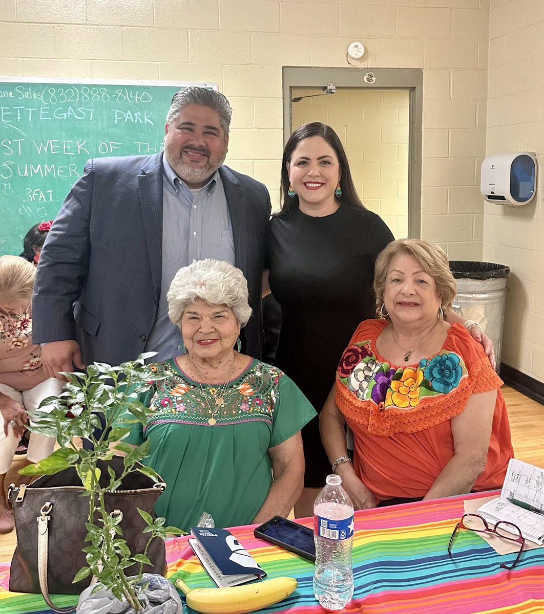 JudgeTrevinoIII's tweet photo. My babe, State Representative @AnaHdzTx and I always have a blast visiting with our Second Ward (Settegast) and Magnolia Park (DeZavala Park) seniors. #GrandparentsDay #HD143 #JP61 https://t.co/VJnZHhVmUQ