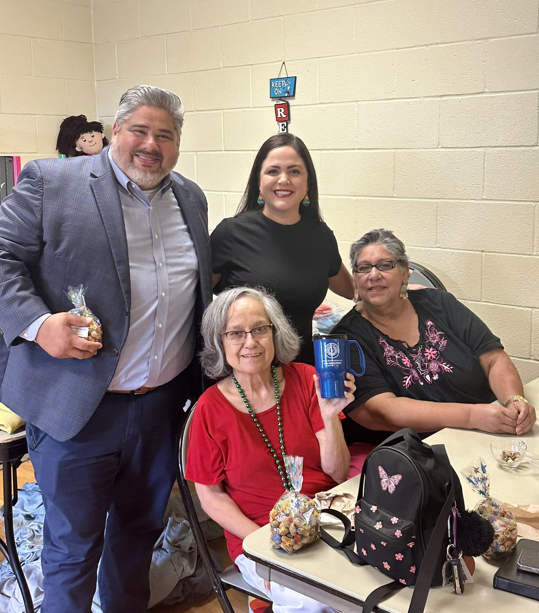 JudgeTrevinoIII's tweet photo. My babe, State Representative @AnaHdzTx and I always have a blast visiting with our Second Ward (Settegast) and Magnolia Park (DeZavala Park) seniors. #GrandparentsDay #HD143 #JP61 https://t.co/VJnZHhVmUQ