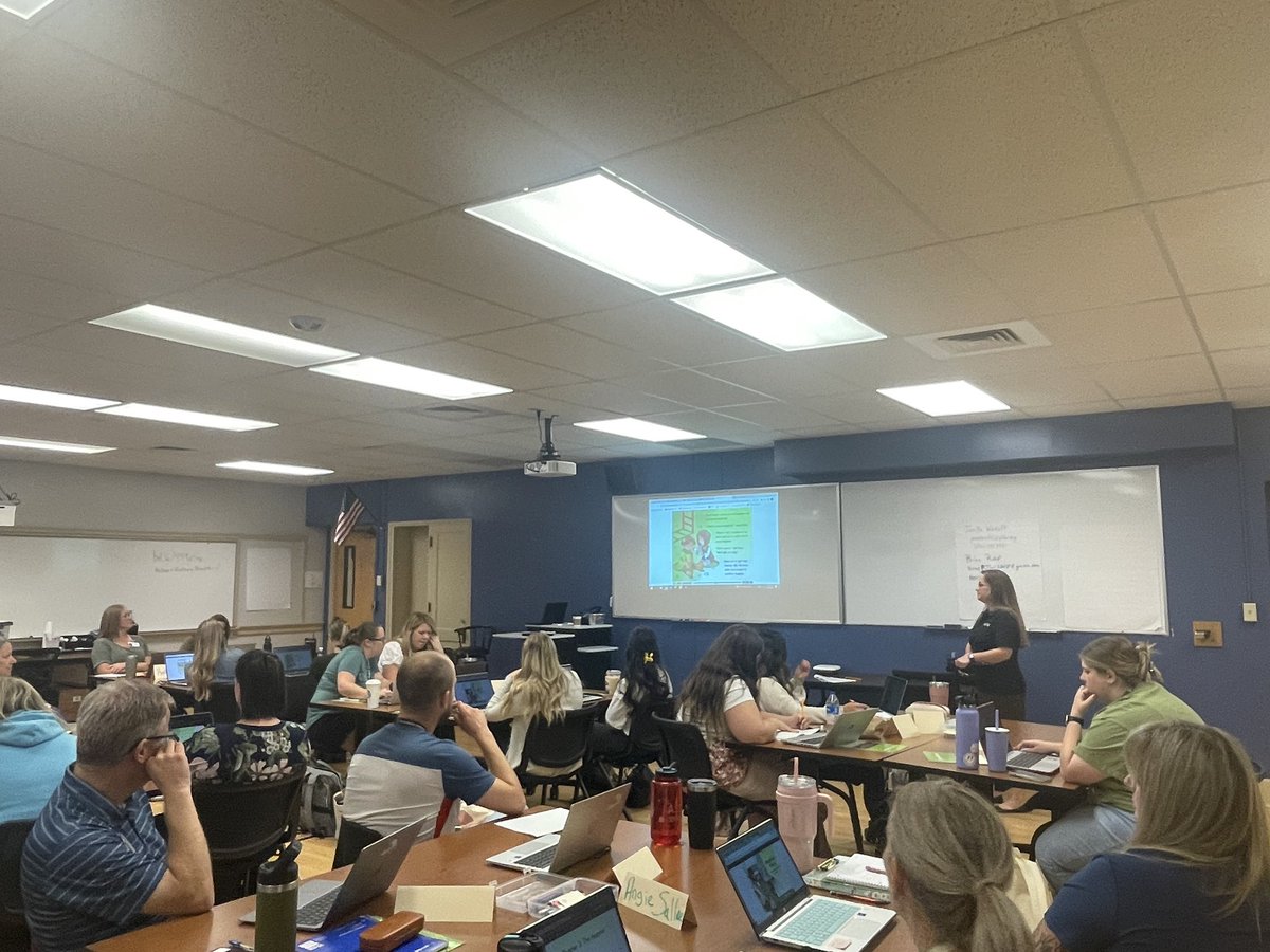 TraciPiltz's tweet photo. We have an awesome group of new #BPSLearns teachers getting trained on @PLTWorg today! 🙌🏻 https://t.co/M2Ah3aJqst