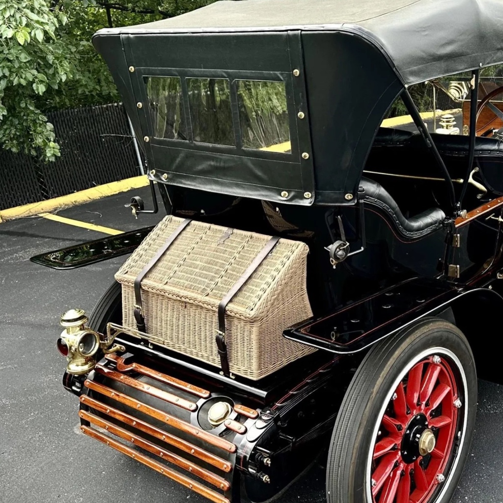 Bringatrailer's tweet photo. A Titanic-era car that still hasn't let go.

This 1912 Simplex Model 38 is one of ~200 cars built by the Simplex Automobile Company. Power is provided by a 485ci T-head inline-four paired with a four-speed manual. It's listed now on BaT: https://t.co/wXDAowLTxI https://t.co/GeL3UdarT8