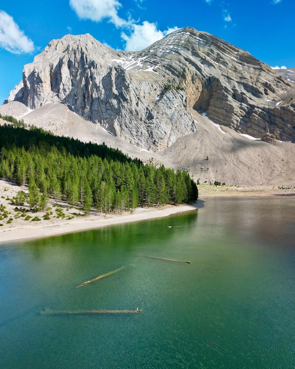 The #IbónDePlan ⛰️ is one of the most impressive spots in #Huesca. Visit this high mountain glacial lake, located in the #AragonesePyrenees, and let peace and harmony come over you! 😉💚

📸 @asiermendia

bit.ly/3Z2ZzIy 👈

#VisitSpain #SpainEcoTourism <a href="/aragonturismo/">Turismo de Aragón</a>