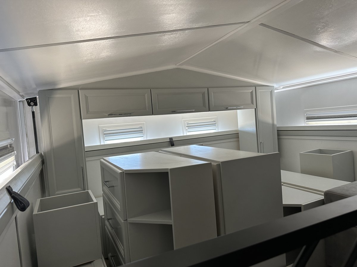 WilderwiseHomes's tweet photo. Ever wonder what it looks like from the inside when the roof is lowering? 🤔 Well, here are some snapshots to show you! The lower cabinets are manually moved, allowing space for the roof to lower without obstruction. The full process takes about 4 minutes! 👌 #twostory #tinyhouse https://t.co/08YrQmBWP6