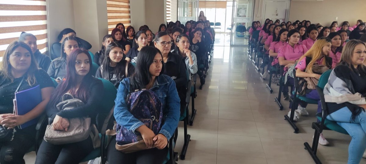 IESS_Loja's tweet photo. #IESSatuServicio | La Dirección Nacional de Afiliación y Cobertura del @IESSec realizó una capacitación dirigida a jóvenes de la ciudad de #Loja, sobre la importancia y beneficios de la seguridad social. https://t.co/6JXpVIHgjk
