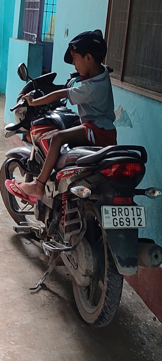 Adventureslife0's tweet photo. @PatnaPolice24x7 ,@bihar_police मेरा गाड़ी नंबर .BR01DG 6912 आज रात 8बजे से 8.25 के बीच मे कदमकुआं थाना अंतर्गत mother and child hospital ,Dr.AK jaiswal ji के clicnic के बाहर से चोरी चली गयी है इस संबंध में थाना में आवेदन भी दिया गया है ,आप अपने तरफ से त्वरित करवाई करें। https://t.co/NY1KpMxdKe