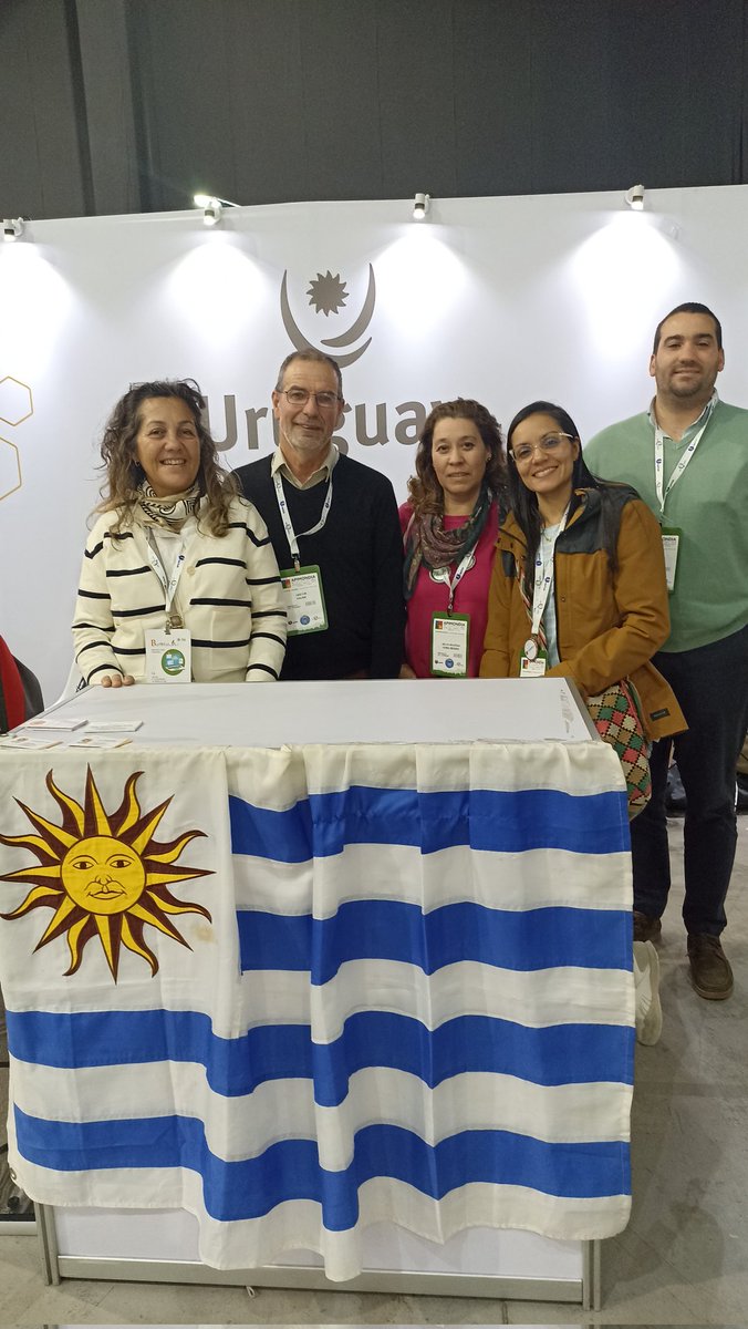 Sel43661183's tweet photo. Stand Institucional Uruguay 🇺🇾 en Apimondia 2023. #utec #apimondia https://t.co/4UvD1bgc9y