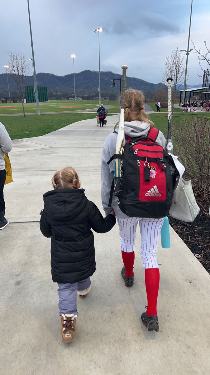 wcsRHSat's tweet photo. Happy 17th Birthday to junior infielder, Maddie Webster! We love you and hope you have the best day! ❤️ #lightattheend #beyourself #tinkerbell #Barbie  #oldgreg https://t.co/Op0CCHnFQg