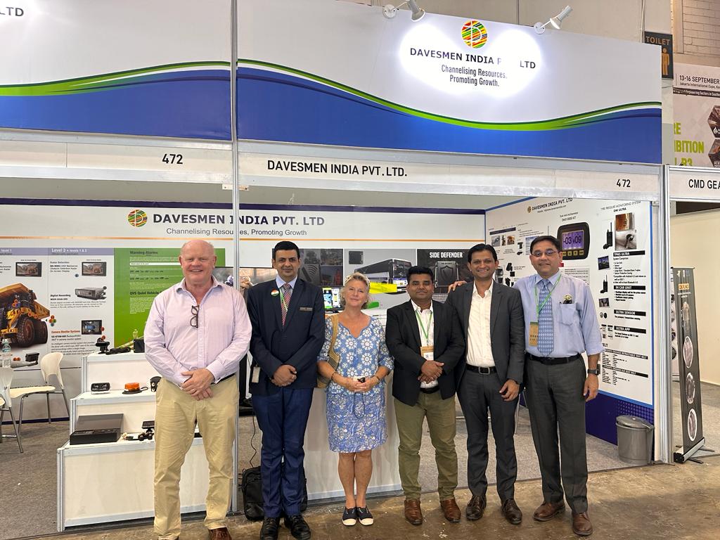 DavesmenIndia's tweet photo. Team Davesmen at #IndonesiaMining #Jakartainternationslexpo https://t.co/A0PwAKldi6