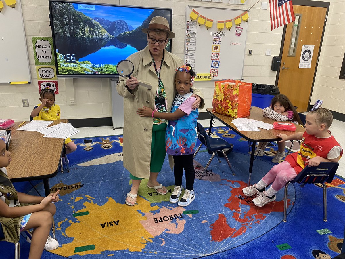 Guess who’s back! The Career Detective. I visited Windsor’s K classes today talking about community helpers. So much fun. @WindsorElem @JenniferrCain @DrOMorgan @08Savage20 @RichlandTwo #communityhelpers #careerdevelopment #careerexploration