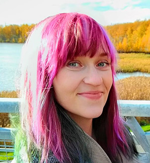 Maria Lehtimäen väitös 15.9. klo 12.00 S212. Vastaväittäjä professori Sari Kivistö (Tampereen yliopisto) ja kustoksena Helen Mäntymäki. Aihe elämänvalinnat kahden vaihtoehdon välillä. Tiedote bot.fi/3vc5 #Englanninkielentutkimus #JYUnique #JYUhytk