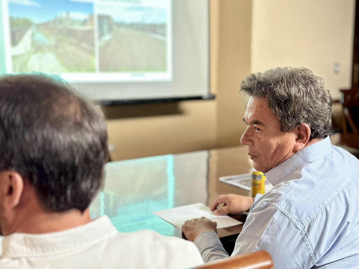 ObrasPublicasDG's tweet photo. 👷🏻📈 Presentamos ante la Comisión de Obra Pública un informe detallado de los avances y trabajos realizados en la Dirección de Obras Públicas durante este primer año.
Continuaremos trabajando incansablemente para seguir dando los mejores resultados. 
#ElFuturoEsContigo 🐺 https://t.co/yH46NylSwx