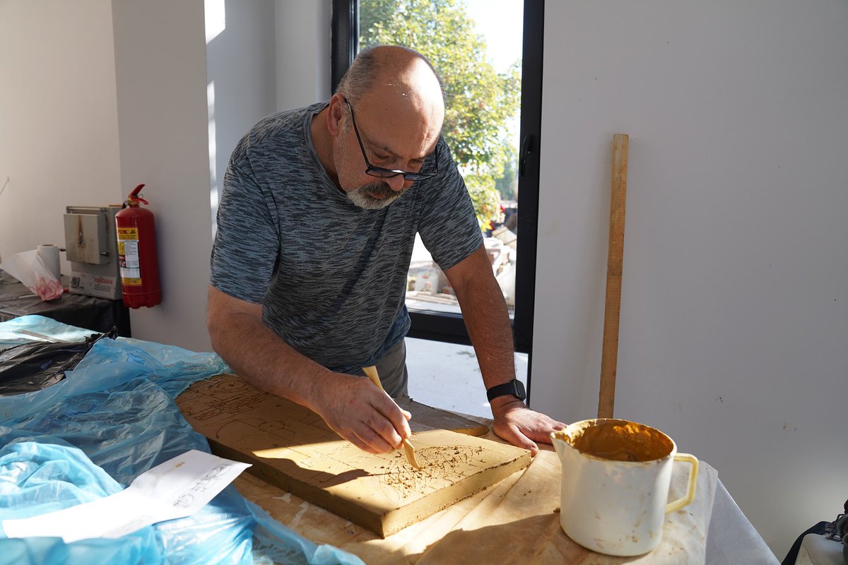 tepebasisanat's tweet photo. Sempozyum sanatçılarımız sevgili Gonca İlbeyi Demir ve Birol Akalın 😌

#PişmişToprakSempozyumu #TerraCotta #Eskişehir #Tepebaşı #SanatTepebaşında #HayatTepebaşında https://t.co/9PRVDpKpHJ