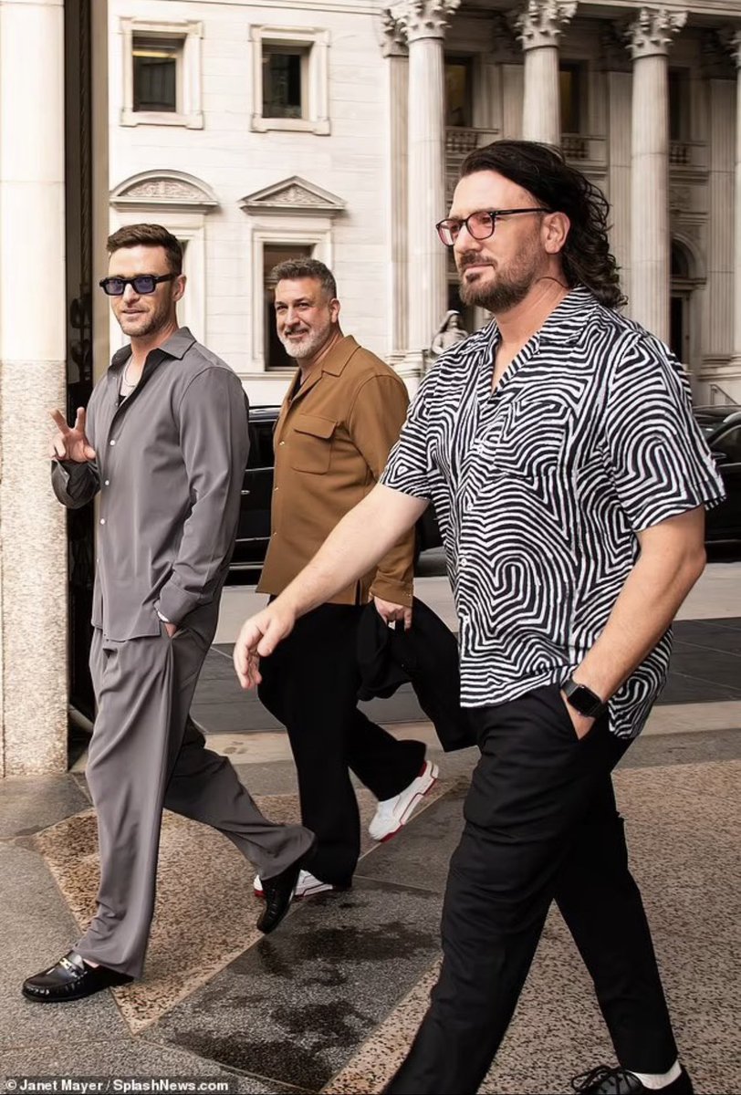jtsflannel's tweet photo. WHAT IN THE WORLD IS GOING ON??? *NSYNC CANDIDS??? WHAT YEAR ARE WE IN???? https://t.co/aeZP4fCOkA