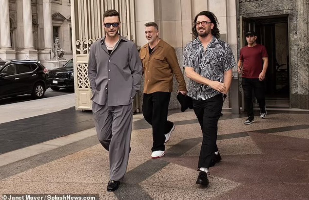 jtsflannel's tweet photo. WHAT IN THE WORLD IS GOING ON??? *NSYNC CANDIDS??? WHAT YEAR ARE WE IN???? https://t.co/aeZP4fCOkA
