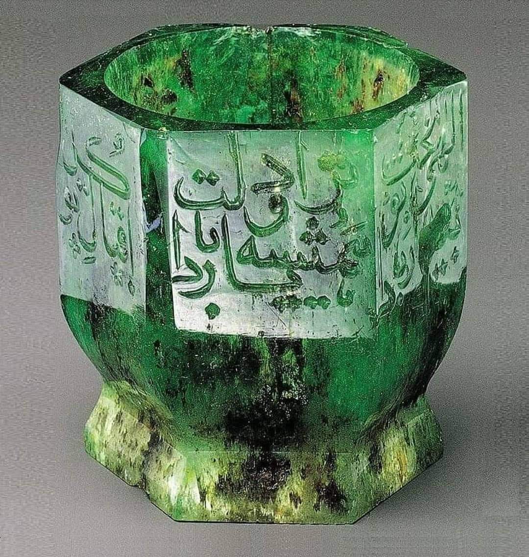 historydefined's tweet photo. 17th century Emerald cup made of 252 carats of pure emerald with Persian verses inscribed on it. It belonged to Emperor Jehangir of Mughal India. https://t.co/zhNfodH17u