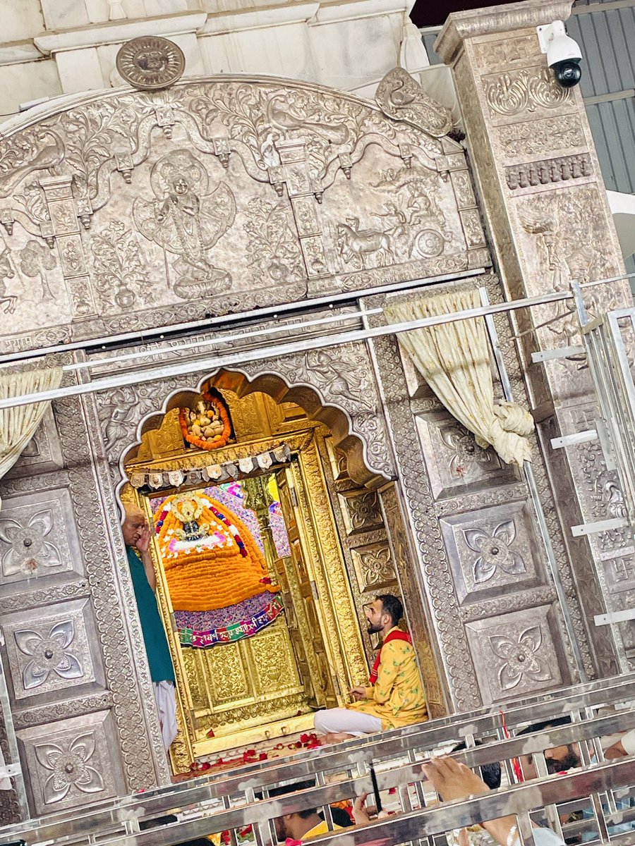 amantiger71's tweet photo. आज अपनी माते🧿 के साथ श्री बालाजी महाराज,
श्री खाठूश्याम महाराज जी, रानी सती दादी और ब्रह्मा मन्दिर(पुष्कर) के दर्शन के लिए राजस्थान में रहना हुआ🙏🏻🚩 https://t.co/opdz3p76DR
