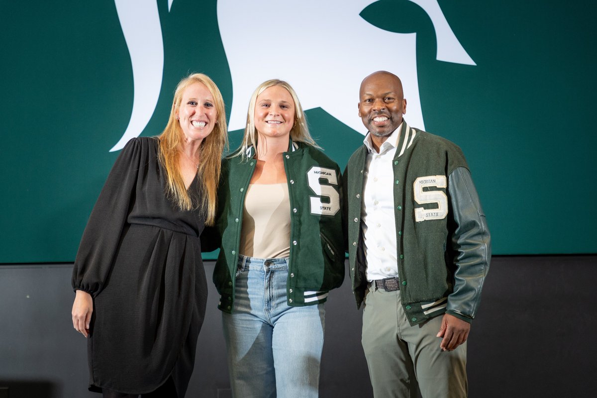 MSU_WBasketball's tweet photo. CONGRATS to our newest letterwinners, Gabby Elliott, Abbey Kimball, and Theryn Hallock!

#GoGreen https://t.co/j0UE97NfCA