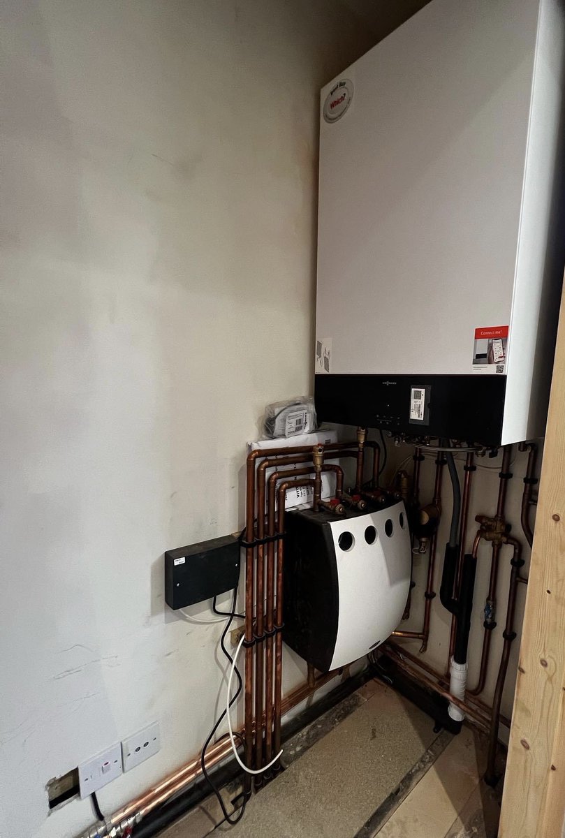 @FlamcoUK’s MeiFlow Combi Pumpgroup installed on a recent job. DN20 sized along with a manifold in a neatly encompassed case. Supplied by @BEETBG_ #flamco #bee