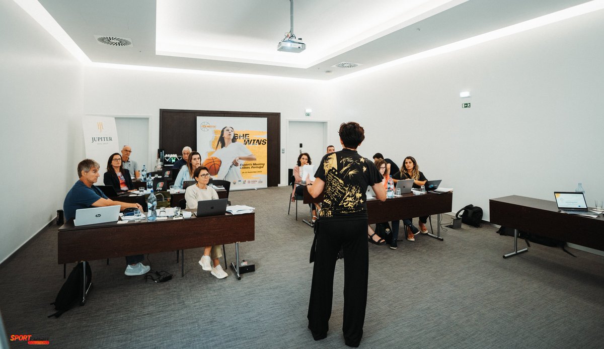 🔛 O trabalho não abranda na Expert's Meeting do @PROMISEShewins, momento de debate que decorre em Lisboa, a 14 e 15 de setembro, e conta com a presença de várias federações e instituições europeias!

#SheWins #dunkthestigma #PROMISE #promisebasketball