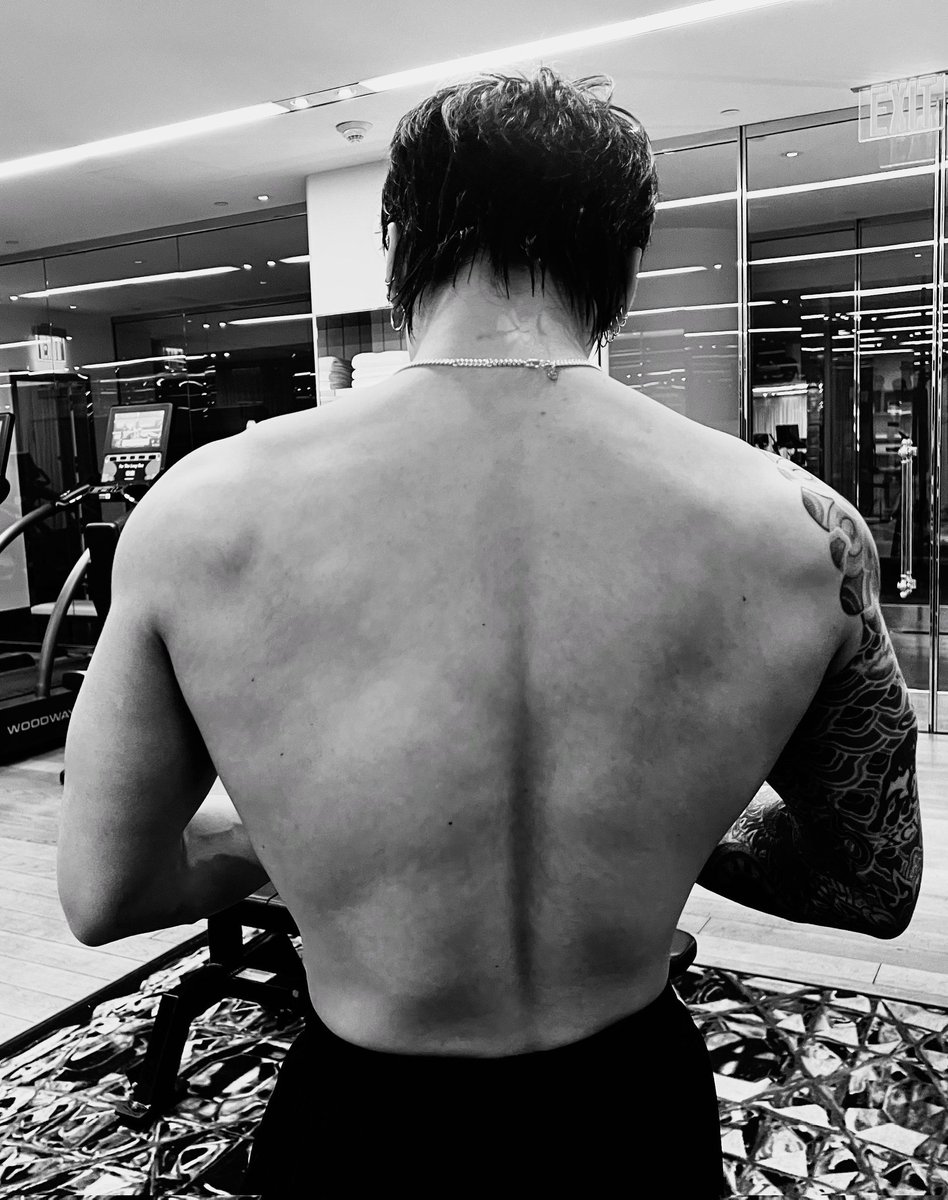 Desde que o JK postou a foto das costas dele, todo rpgista resolveu postar também, não aguento mais.