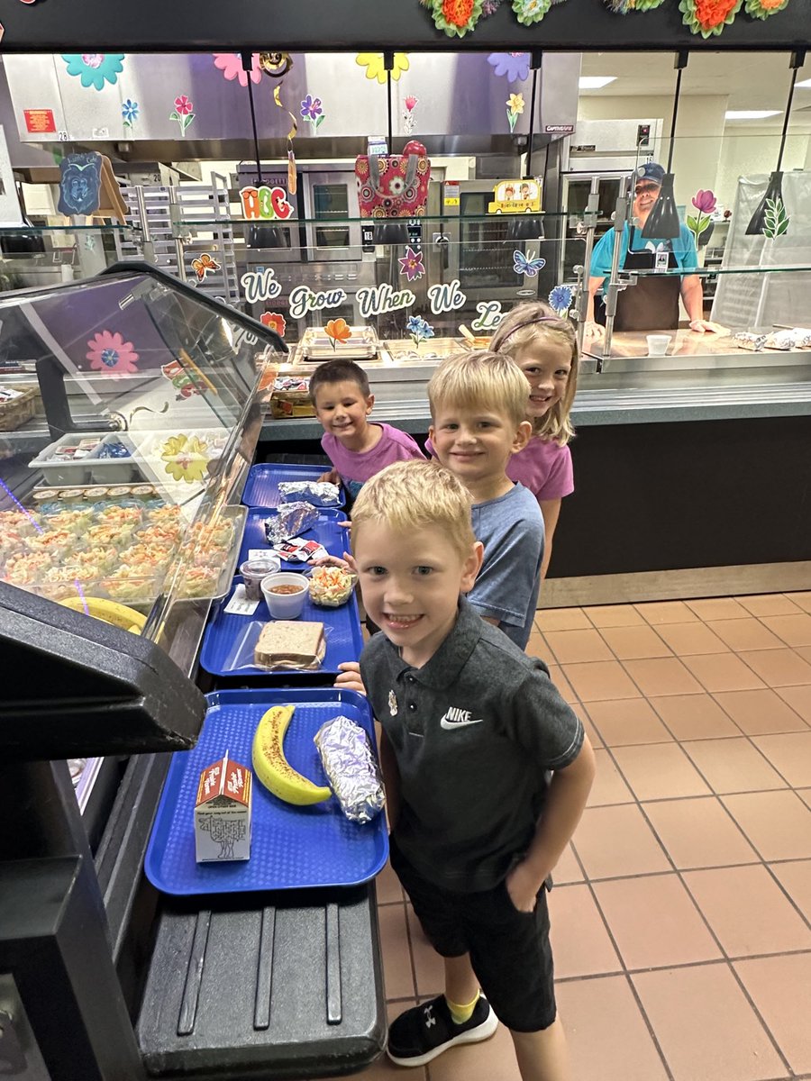 WSDNutrition's tweet photo. Kindergarten lunch at Lakeview! These kids are rock stars with their lunch PINs! ⁦@LVEPrincipal⁩ #WeAreWentzville https://t.co/fSVaV5NdYc
