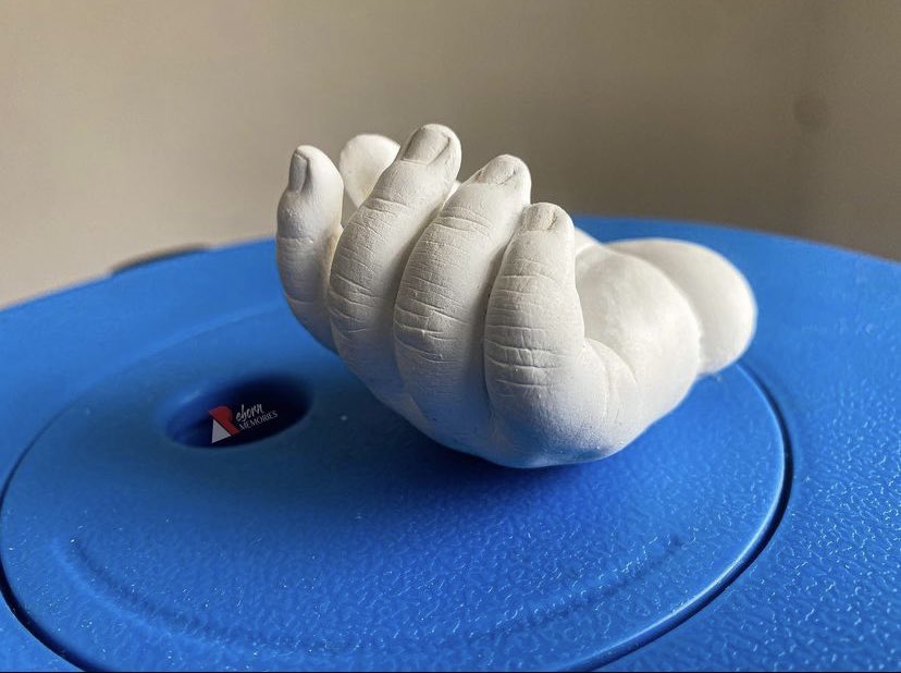 1rebornmemories's tweet photo. Started August with this little man’s hand 😃. It was magical. Text or call 0502210817 for booking . #giftidea #handcasting #babyhandcasting https://t.co/sB1oLlBB8y