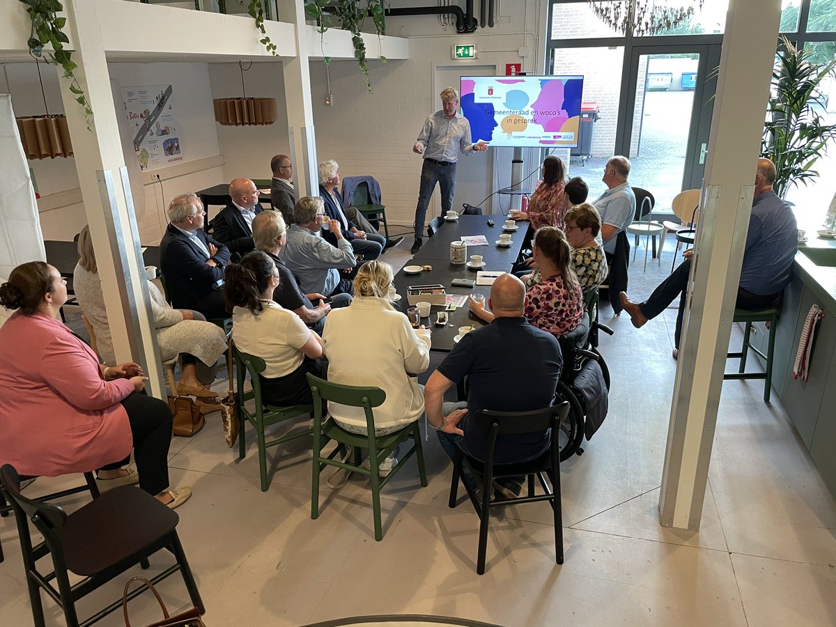 Op uitnodiging van de woningcorporaties worden de Helmondse raads- en burgerleden meegenomen in de laatste ontwikkelingen en opgaves rondom huisvesting. <a href="/RaadHelmond/">Gemeenteraad Helmond</a> #samenwerking #Helmond #bedanktvoordeuitnodiging