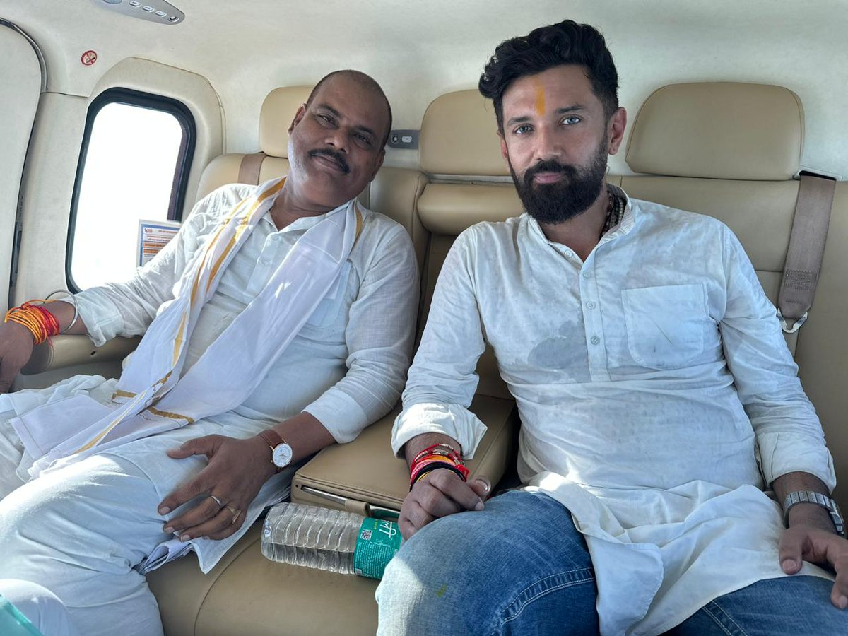 sanjaypaswan195's tweet photo. वैशाली की जनसभा में लोक जनशक्ति पार्टी (रामविलास )के राष्ट्रीय अध्यक्ष आदरणीय  श्री चिराग पासवान जी के साथ शामिल हुआ l https://t.co/Xyn7LPJgG2