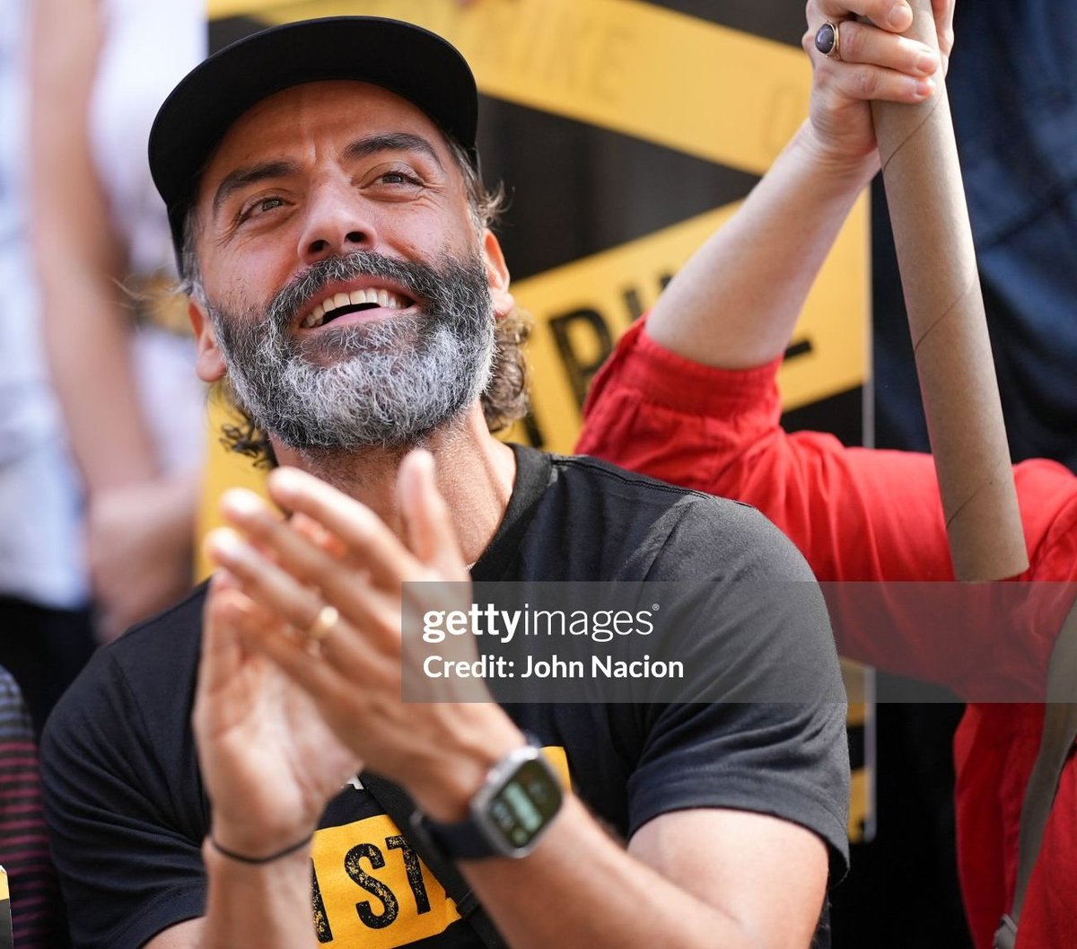 LeeBeverlyHills's tweet photo. He is the best 💛🖤
#SAGAFTRAstrike https://t.co/pitW0cf6Zh