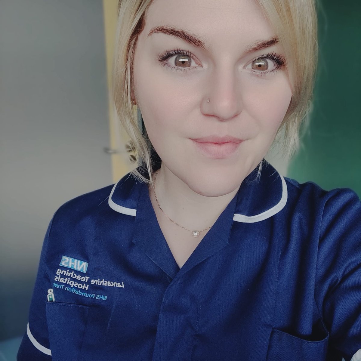 🌟New starter🌟
Hi, im Searne, & I'm the new ward manager on MAU CDH.I'll be working alongside Hayley and the team.I have 8 years of experience in acute medicine & ED.I'm really excited about the new learning opportunities and have loads of ideas for service improvement.
#teammau