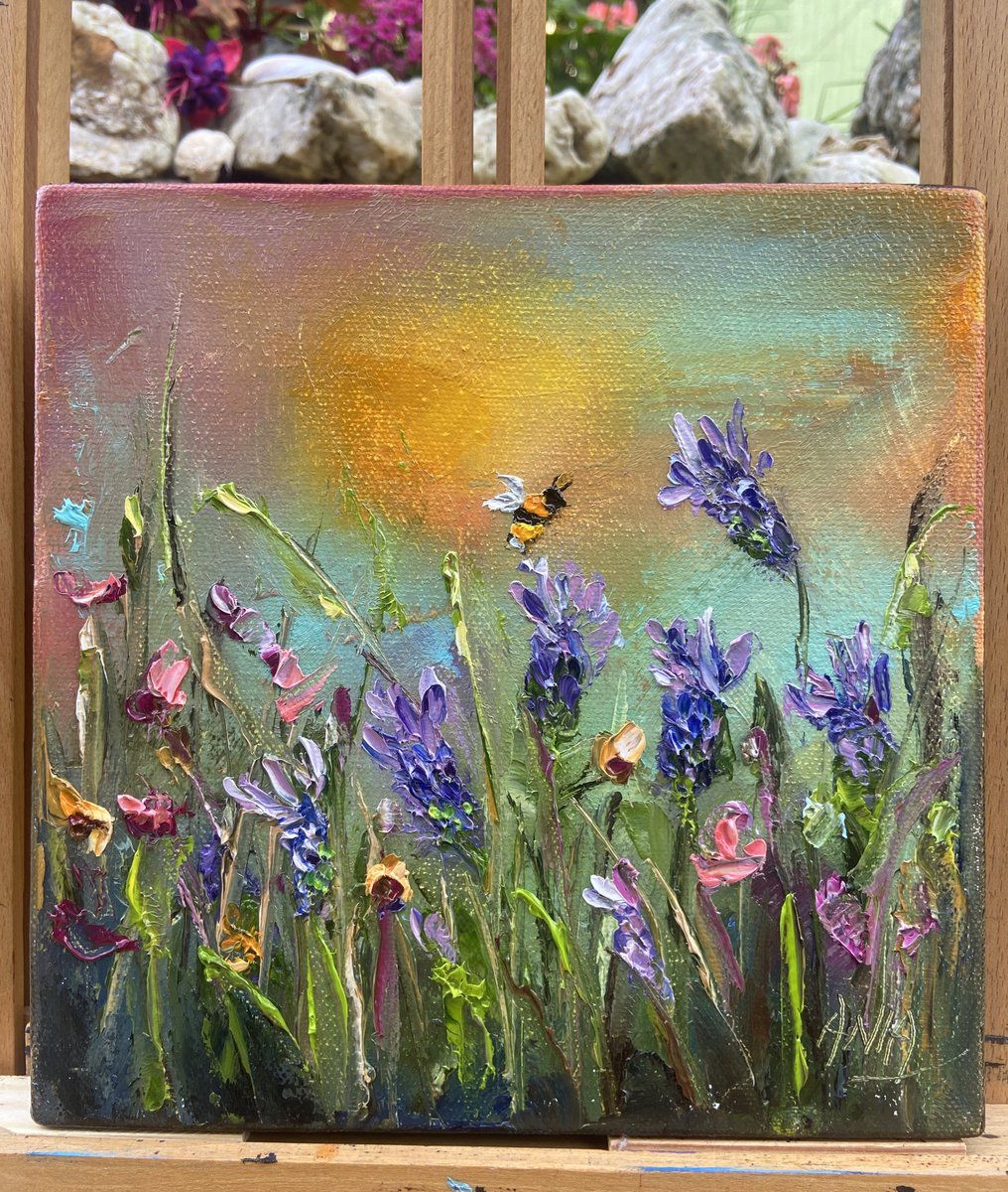 ann00275's tweet photo. "Lavender Whispers: Bee's Secret” 🎨🌿🐝  My new creation of lavender blooms captures the essence of nature's secret conversations. 🌼🤫 This 20cm x 20cm piece is a burst of color and tranquility. #art #oilpainting #bee #artist #nature #lavender https://t.co/bQMSDDIj3K