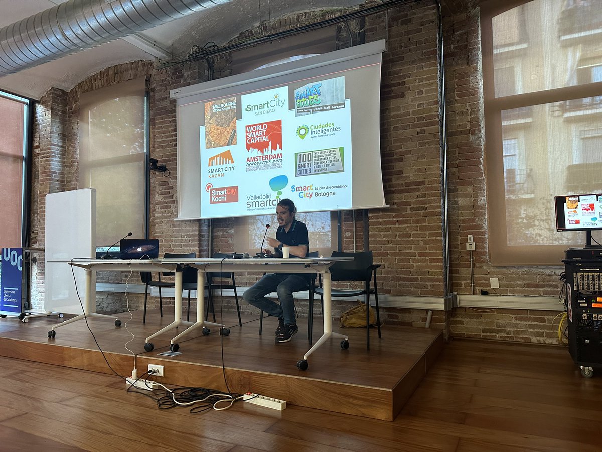 Carles_MO's tweet photo. Our colleague, Hug March @TURBA_IN3 @UOCecoempresa Professor, keynote lecture speaker of VI #SNAR, talking about #Smart #Cities from a #Critical point of view @AECR3 @ERSA_org @UOCuniversitat https://t.co/L3SJgY3ZDs