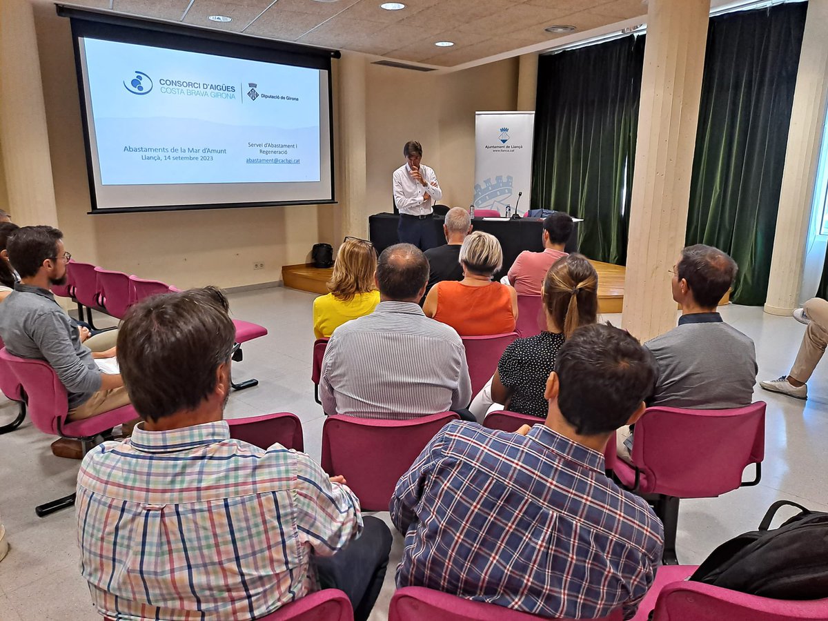 💧Trobada per presentar-nos com a futurs gestors d’#abastament en alta de la Mar d'Amunt. Ens hem reunit amb alcaldes, regidors i tècnics de #Portbou, #Colera, #Llançà, #PortdelaSelva i #SelvadeMar. 

🤝El traspàs de competències i instal•lacions es farà efectiu l’1 d’octubre.