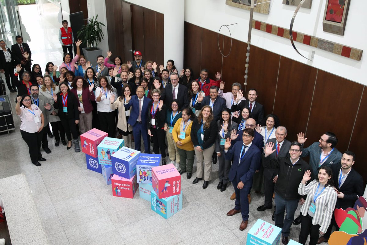 OITAmericas's tweet photo. #TripartitoMigraciónLaboral
Inicia el Encuentro tripartito sobre #MigraciónLaboral y #MovilidadHumana en América del Sur 🌎

➡️Participan 30 representantes de gobiernos, organizaciones de empleadores y organizaciones de trabajadores de🔟países de la región 
🇦🇷🇧🇴🇧🇷🇨🇱🇨🇴🇪🇨🇵🇾🇵🇪🇺🇾🇻🇪 https://t.co/SEHFKdY9Eg