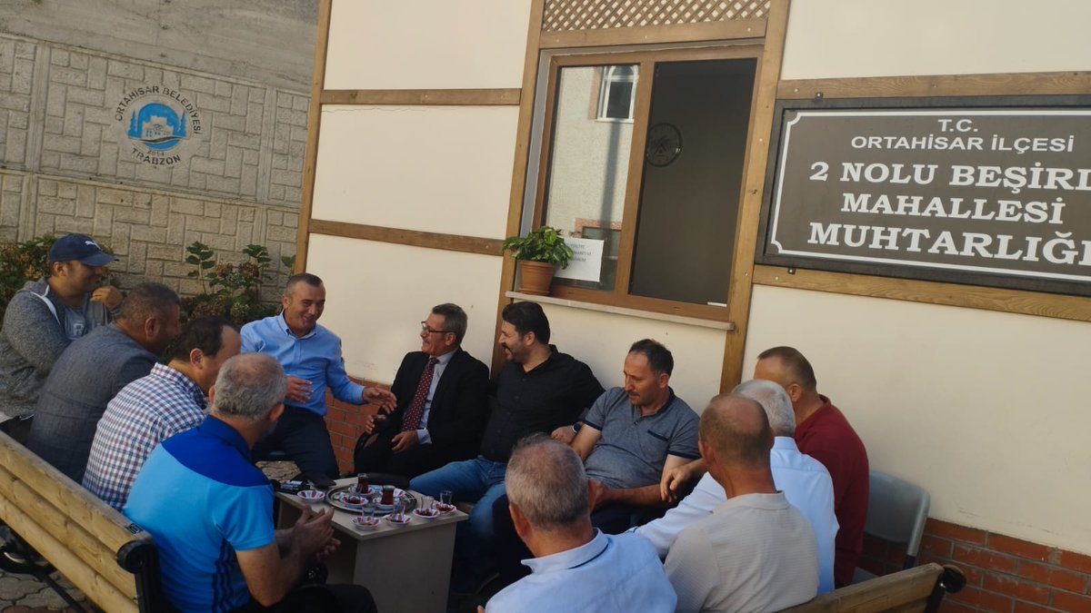 yavuzaydintrb's tweet photo. Ortahisar İlçe Başkanımız @ErdalUzunTR ve teşkilat üyelerimizle birlikte, 2 Nolu Beşirli Mahallesi Muhtarlığı'nı ziyaret ettik.

Mahallemizin ve muhtarlarımızın sorunları üzerine değerlendirmelerde bulunduk.

İlgi ve alakalarından dolayı muhtarımıza teşekkür ederim. https://t.co/mk4eGaLIwM